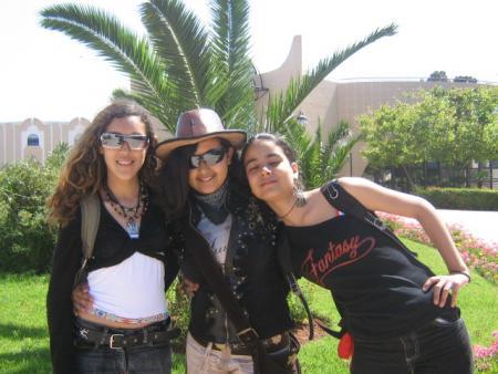 ..........................................